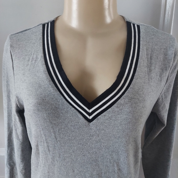 Long Sleeve Heather Gray V-neck bodycon sweater dress - Picture 3 of 8